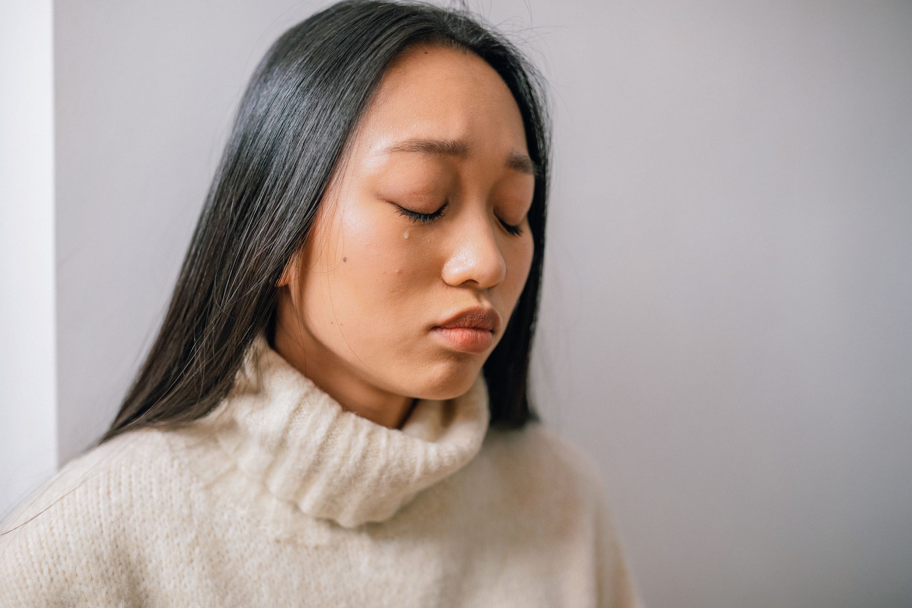 Sad woman|True North Therapy| somatic therapy in Centennial|80112